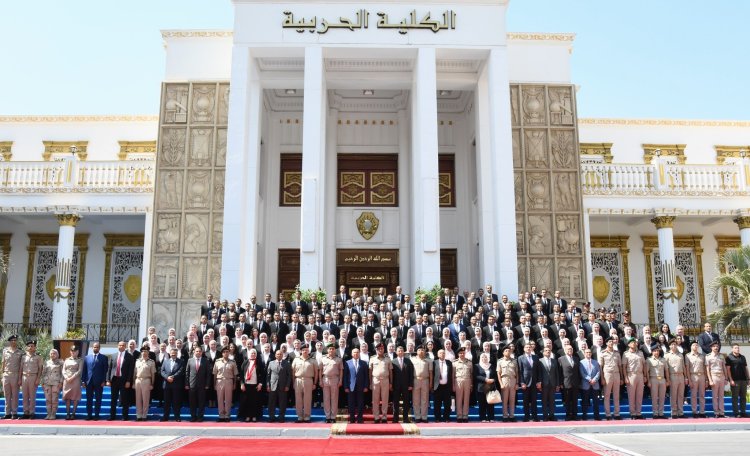 الأكاديمية العسكرية تحتفل بتخرج دورات جديدة من العاملين بوزارة النقل