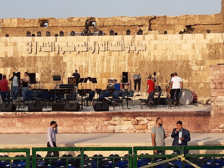 الجمهور يتوافد على حفل «فريق وسط البلد» بمهرجان القلعة للموسيقى 31 (صور) 