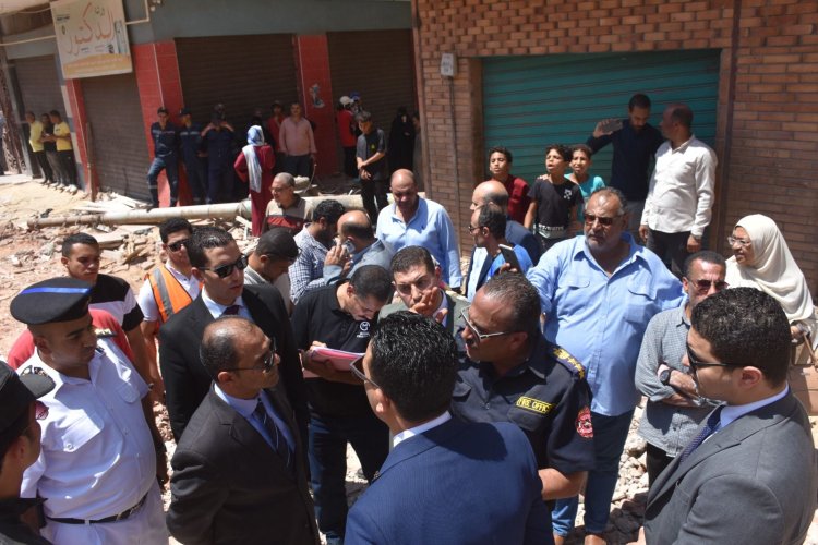 وفد من النيابة الإدارية يتفقد موقع انهيار عقار الإسماعيلية