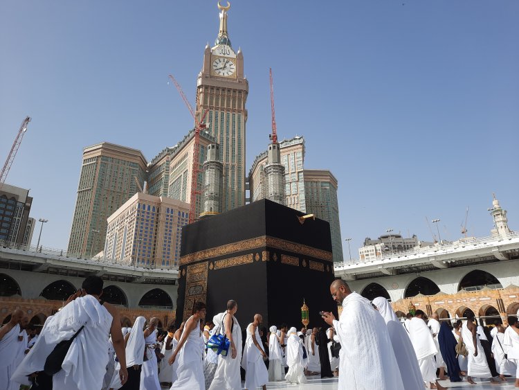 وزارة السياحة والآثار تبحث استعدادات بدء موسم العمرة الجديد