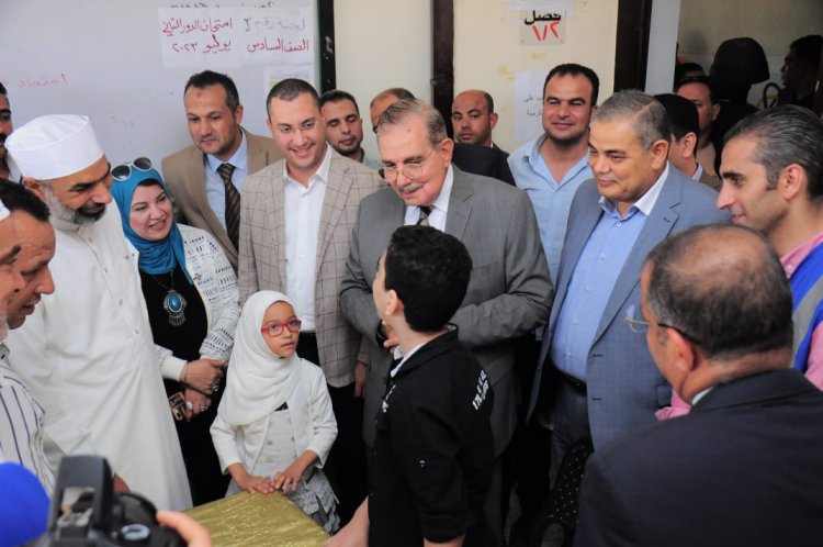إقبال على القوافل الطبية واستخراج البطاقات بمبادرة "أنت الحياة" بكفر الشيخ