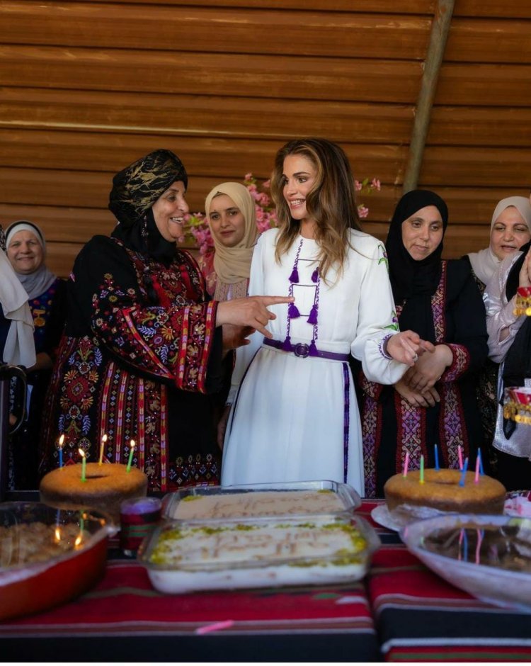 الملكة رانيا تحتفل بعيد ميلادها.. وتشارك متابعيها صورًا على انستجرام