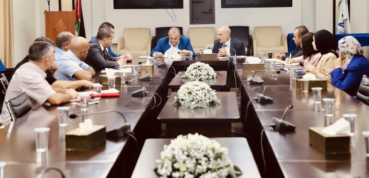 وزيرا الاتصالات والثقافة يجتمعان باللجنة الوطنية للطوابع