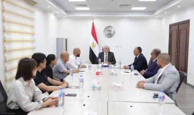 وزير التعليم العالي يتابع خطوات تصنيع أول سيارة كهربائية مصرية