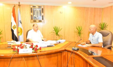 محافظ أسيوط يتابع سير العمل بإدارة الإعلانات ويناقش سبل تعظيم الاستفادة لزيادة الإيرادات