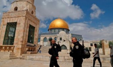 مستوطنون يقتحمون المسجد الأقصى بحماية الاحتلال الإسرائيلى
