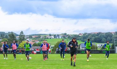 بعثة الأهلي تغادر النمسا بعد نهاية المعسكر الخارجي 