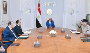 الرئيس السيسى يجتمع برئيس الوزراء ووزيرى الدفاع والداخلية ورئيس المخابرات