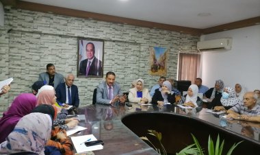 مدير تعليم الجيزة يوجه بمتابعة وصول الكتب الدراسية للمدارس كاملة