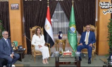 وزيرة الثقافة تصل الإسماعيلية لحضور افتتاح المهرجان الدولي للفنون الشعبية