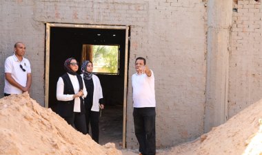 نائب محافظ الوادي الجديد تتفقد سير العمل بمصنع الخزف والفخار