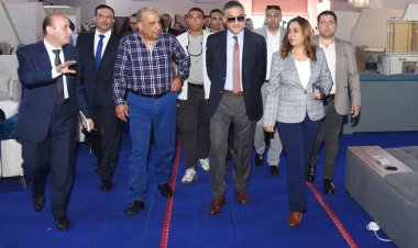 رئيس هيئة الاستثمار يسلم عقود تشغيل ورش مدينة دمياط للأثاث