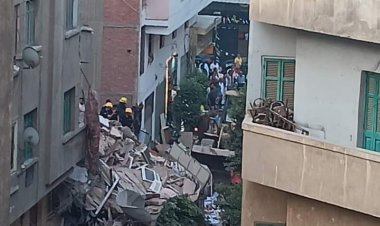 قيادات أمن القاهرة تعاين موقع انهيار عقار حدائق القبة ومتابعة جهود البحث عن العالقين 