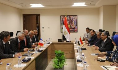 وزير الكهرباء يبحث مع سفير فرنسا ورئيس شركة EDF سبل تعزيز التعاون الثنائي