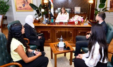 وزيرة الهجرة تناقش أفكار تطوير استراتيجة العمل الجديدة لمركز الوزارة لشباب المصريين بالخارج