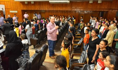 محافظ أسيوط يشهد توزيع 1000 شنطة مدرسية ضمن مشروع "ابنتي الغالية"