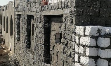 إزالة ٧ مقابر وأعمدة تم بنائها بالمخالفة بقرية الرياض في دمياط