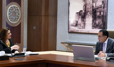 رئيس الوزراء يتابع مع وزيرة الهجرة التيسيرات المقدمة للمصريين بالخارج
