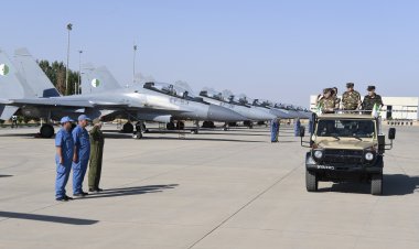 الفريق أول السعيد شنڨريحة يتفقد القاعدة الجوية بأم البواقي بالجزائر