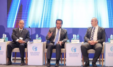 وزير الصحة يُدير جلسة حوارية عن دور الهيئة العامة للمستشفيات والمعاهد التعليمية في مواجهة التحديات
