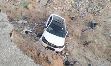 إصابة شخصين إثر سقوط سيارة ملاكي من أعلى تبة بالحى الـ16  بالشيخ زايد