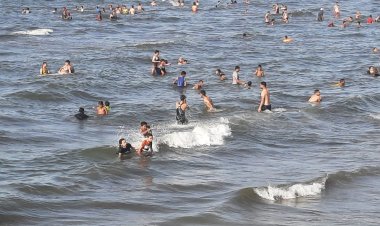 رحلة المصيف كتبت نهايته.. انتشال «يوسف» غريق شاطىء الهانوفيل في الإسكندرية