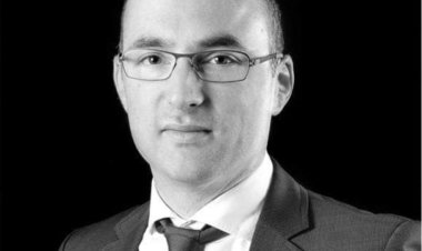 الإسماعيلي يكلف السويسري الكسندر روفينين محامي دولياً