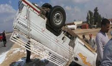 جثتان و8 مصابين إثر نقلاب سيارة ربع نقل بطريق الروبيكى بالقاهرة