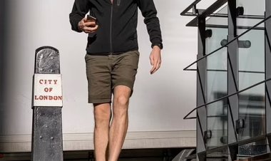 رجل يعترض على قوانين  الملابس: «لماذا لا نرتدي البناطيل القصيرة زي الستات؟»