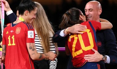 رسميا.. روبياليس يعلن استقالته من رئاسة الاتحاد الإسباني