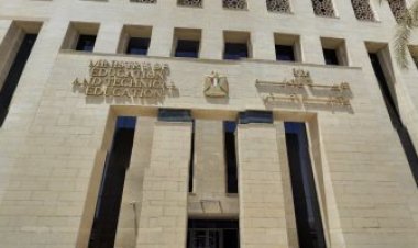 التعليم تمنع ارتداء النقاب والطرح الملونة في المدراس بالعام الدراسي الجديد
