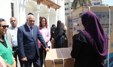 محافظ الجيزة يُسلم ١٠٨ جهازاً كهربائياً لفتيات المحافظة المقبلات على الزواج