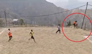 شابان يسقطان من سفح جبل بالسعودية