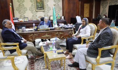 محافظ المنيا يبحث سبل التعاون المشترك لدعم صغار المزارعين مع وفد مؤسسة بنك الطعام المصري