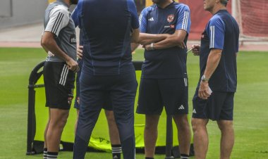 كولر يطمئن على خالد عبد الفتاح قبل المران الأهلي الختامي بالقاهرة