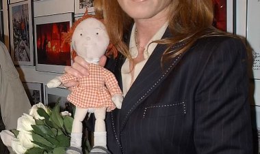 كانت تحت أنقاض أحداث سبتمبر.. دوقة يورك تنشر صورة تميمة مؤسستها الخيرية