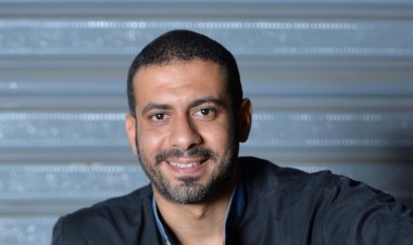 محمد فراج يقبل يد حماته في العرض الخاص لـ «فوي فوي فوي»