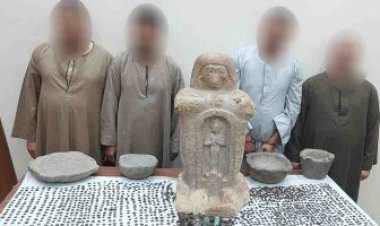 ضبط 4 أشخاص بحوزتهم  3 آلاف عملة آثرية وتماثيل فى سوهاج