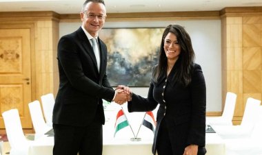 المشاط تعقد جلسة مباحثات ثنائية مع وزير الخارجية والتجارة المجري