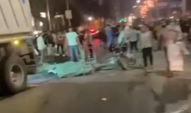 بالصور.. تريلا تدهس سيارتين وموتوسيكل بميدان حلمية الزيتون والتحريات