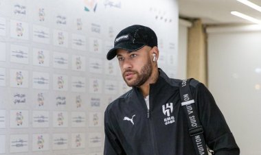 نيمار على مقاعد بدلاء الهلال في ديربي الرياض بالدوري السعودي