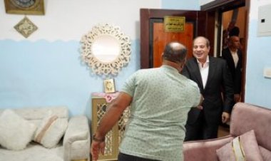 الرئيس السيسي يزور أهالي قرية سدس الأمراء في منازلهم
