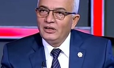 وزير التعليم يتفقد مشروع الزي المدرسي بالإسكندرية ويفتتح معرض «سفراء الخير»