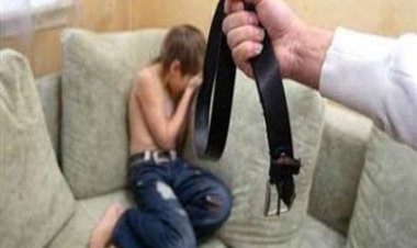 «الفلوس ضاعت منه».. أب يعذب ابنه فى السويس والشرطة تنقذه 