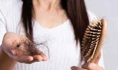 تفسير حلم تساقط الشعر عند لمسه