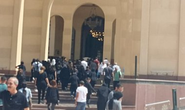 وصول جثمان أشرف مصيلحي استعدادا للصلاة عليه