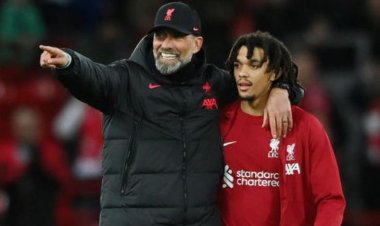 أرنولد يقترب من توقيع عقد جديد مع ليفربول