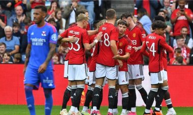 الدوري الإنجليزي | توتنهام يتصدّر مؤقتًا.. وثنائية ماكتوميناي تعيد يونايتد للانتصارات