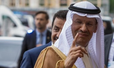 وزير سعودي يمازح مذيع "فوكس نيوز" بعد طلب الأخير المساعدة