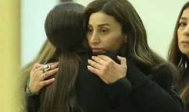 وصول جثمان والدة دينا الشربيني لمسجد المشير وأشرف زكي أول الحضور